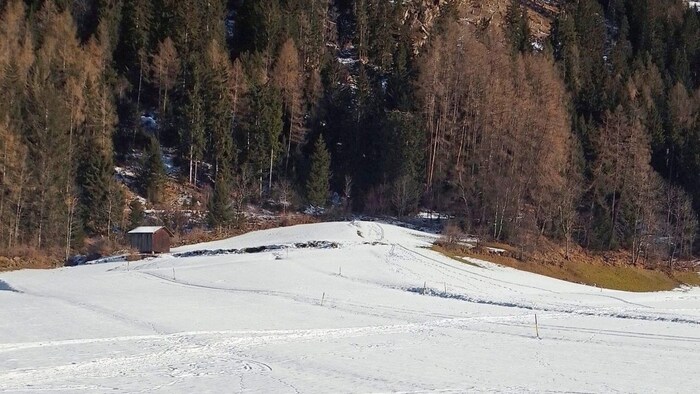 Auf dieser Rodelstrecke in einem Ort im Tiroler Oberland kam es zu der mutmaßlichen Attacke auf ...