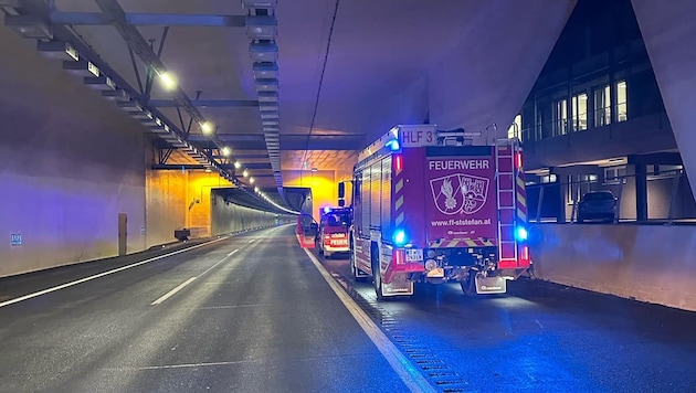 Die Einsatzkräfte waren stundenlang im Tunnel am Werk. (Bild: FF St. Stefan ob Leoben)