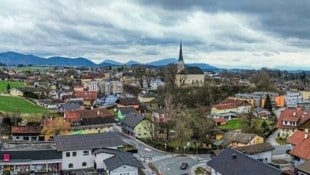 Wärmepumpen sprießen allerorts aus dem Boden. Manch eine bringt aber Ärger mit sich. Besonders in einer Flachgauer Gemeinde kocht er jetzt hoch.  (Bild: Markus Tschepp)