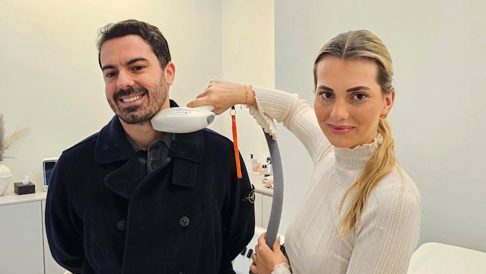 Sophie Hayd hat im Kosmetikshop auch viele Männer als Kunden.