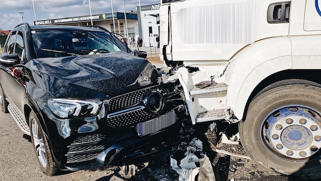 Die massiv beschädigten Unfallfahrzeuge (Bild: FF Heiligenkreuz am Waasen)