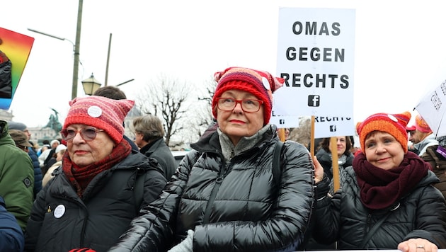 On Tuesday evening, tens of thousands of people are expected to take part in a demonstration against blue and black in Vienna. (Bild: APA/Tobias Steinmaurer)