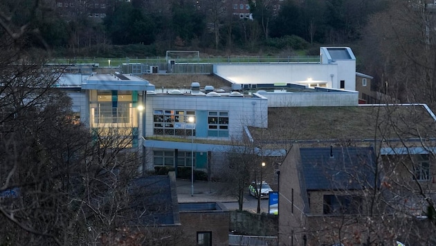 An dieser Schule in Sheffield ist ein 15-Jähriger ermordet worden. (Bild: AP/Danny Lawson)