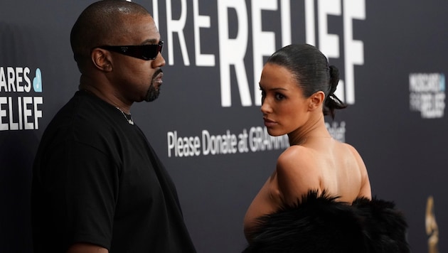 With this performance, Kanye West and Bianca Censori caused a minor scandal at the Grammys on Sunday evening. (Bild: APA/Jordan Strauss/Invision/AP)