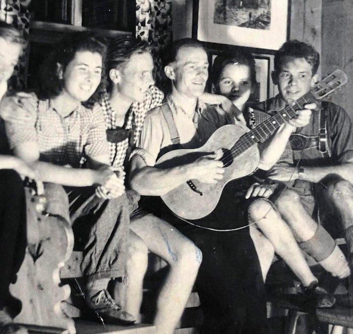 Mit seiner Frau Ida hat Josef Peer 25 Jahre lang die Bremer Hütte geleitet. Oft spielte Sepp mit ...