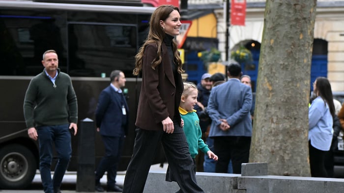 Princess Kate visited the National Portrait Gallery in London with a school class on Tuesday.