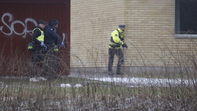 Die Polizei rückte auf das Gelände vor, auf dem Campus befindet sich ein Gymnasium.  (Bild: AFP/Kicki Nilsson/Icon Photography)