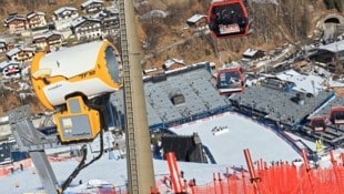 Mehr als 1000 Schneeerzeuger stehen im Skigebiet Saalbach-Hinterglemm, viele davon an den ...