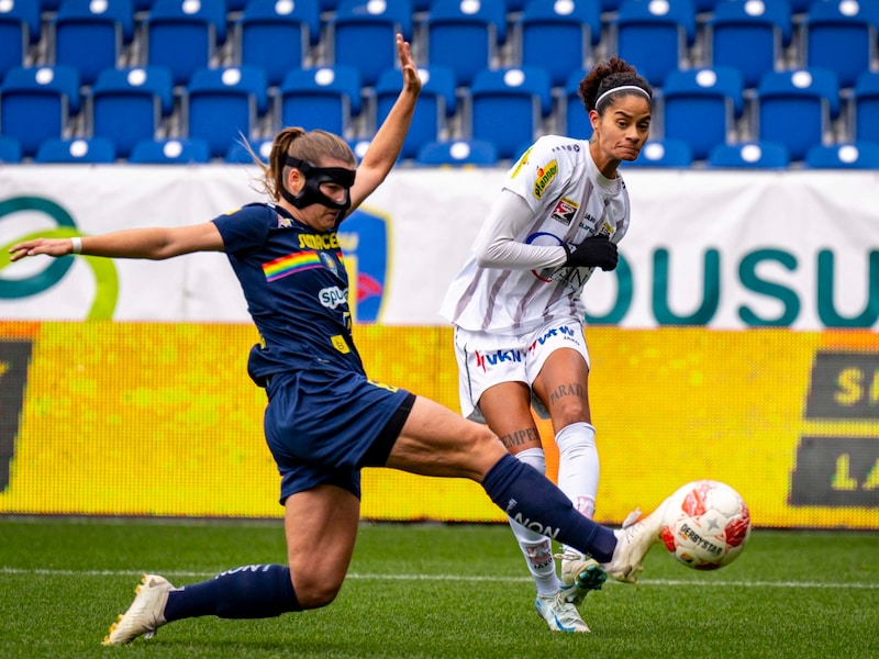 Jassie Vasconcelos (r.) traf in zwölf Spielen dreimal für die Vorarlbergerinnen. Ihr Vertrag wurde aufgelöst. (Bild: GEPA pictures)