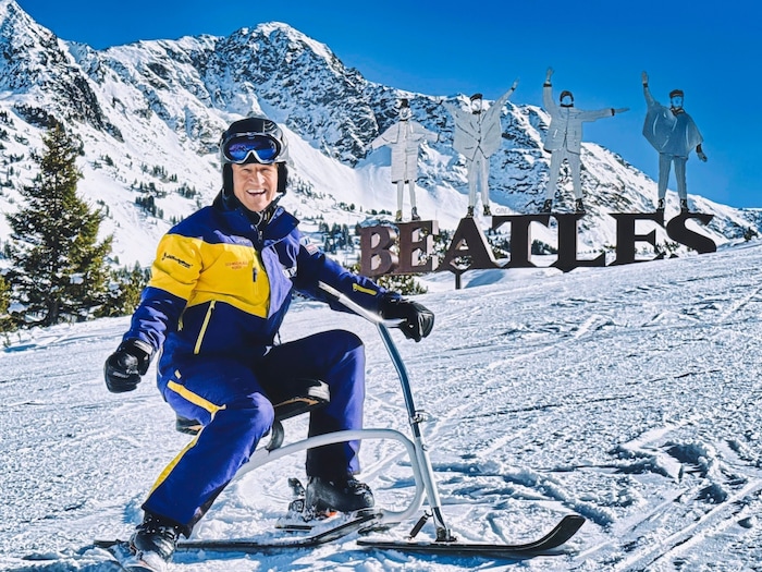 Hermann Koch auf dem Snowbike, mit dem 1965 Sir Paul McCartney gefahren ist. Heute hat das 60 ...