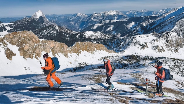 Auf Skitouren im Gesäuse. Im Bild sieht man links im Hintergrund das steirische Matterhorn, den 2217 Meter hohen Lugauer.  (Bild: Wallner Hannes)