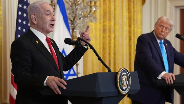 Benjamin Netanyahu (l.) was the first foreign guest to visit US President Donald Trump at the White House. On Wednesday night, Trump surprisingly declared that the USA wanted to take over the Gaza Strip and develop it economically. (Bild: Evan Vucci / AP / picturedesk.com)