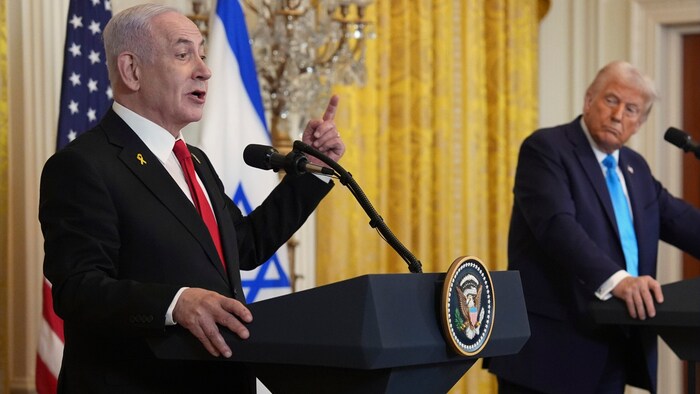 Benjamin Netanjahu (l.) besuchte US-Präsident Donald Trump als erster Auslandsgast im Weißen ...