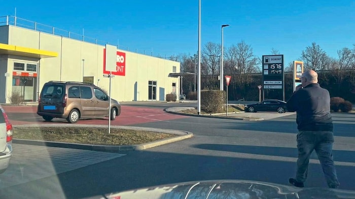 Als die Kriminellen ertappt wurden, sind sie in ihrem Peugeot davongefahren – Johann H. (Bild) ...