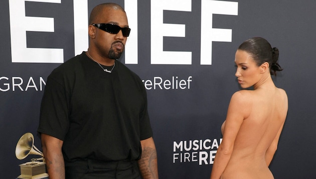 The scandalous appearance by his wife Bianca Censori is said to have been Kanye West's idea alone, an insider has now revealed. (Bild: 2025 Getty Images)