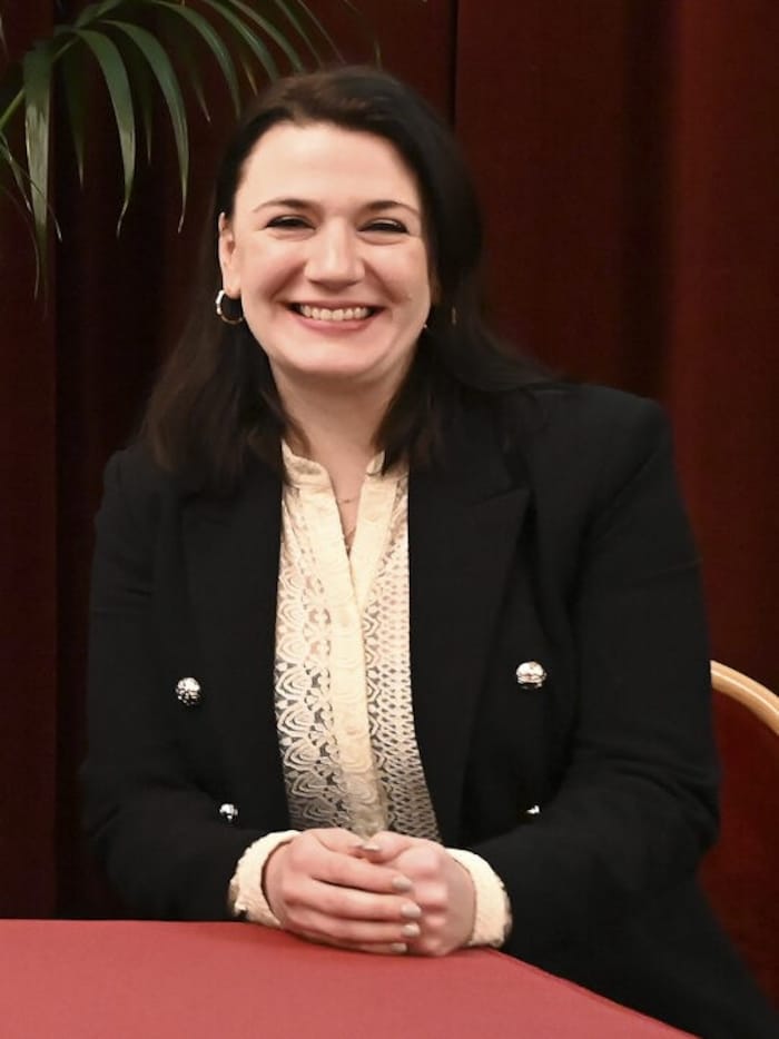 2020 wurde Dolores Bakos durch das Vorwahlsystem „über Nacht“ zur Politikerin.