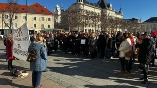 Der Ärger ist groß: Viele Frauen fürchten um die Zukunft des Frauenbüros! (Bild: Jennifer Kapellari)