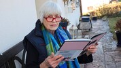 Theresia Ederer (74) hat sich kürzlich die Schulter verletzt, als sie über eine Stiege ...