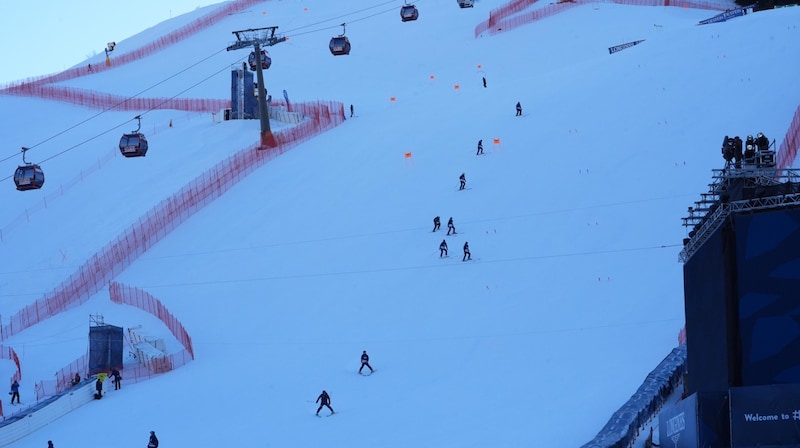 Die Rutscher werden seit Beginn geschult und trainiert. 120-Mann ist die Truppe der „Slide Crew Women“ stark und muss bestens koordiniert werden. (Bild: Pail Sepp)