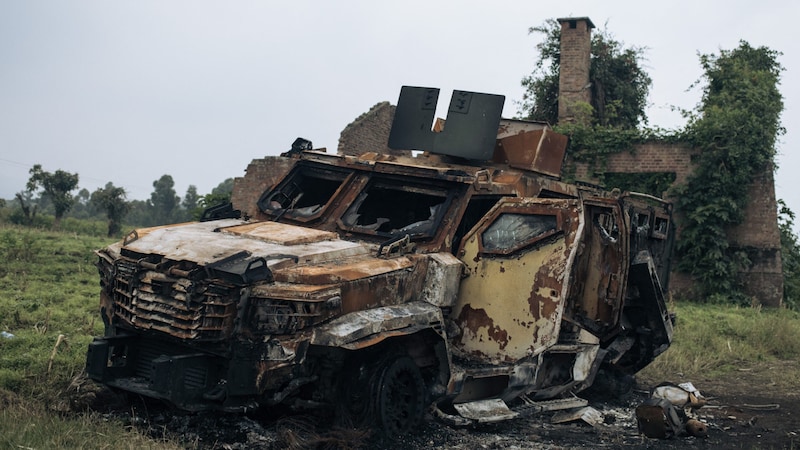 Ein kaputtes Militärfahrzeug (Bild: AFP)