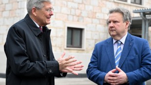 Peter Kaiser und Michael Ludwig machen erste Ansagen in Richtung Blau-Schwarz. (Bild: APA/BARBARA GINDL)