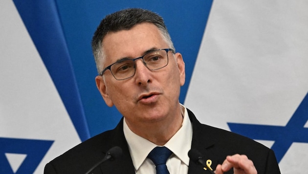 Israels Außenminister Gideon Saar (Bild: AFP/Attila Kisbenedek)