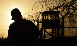 Im umstrittenen US-Lager Guantanamo auf Kuba sind laut Pentagon zehn „hochgefährliche“ Migranten ...