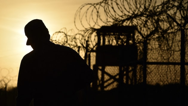 According to the Pentagon, ten "highly dangerous" migrants have arrived at the controversial US camp in Guantanamo, Cuba. (Bild: AFP )