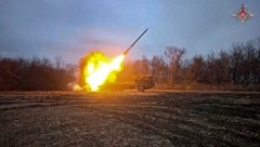 Russland hatte zuletzt im Anfang Februar Bilder aus der Region um Kursk veröffentlicht. Zu sehen ist darauf ein Hurricane-Raketenwerfer. (Bild: AP)