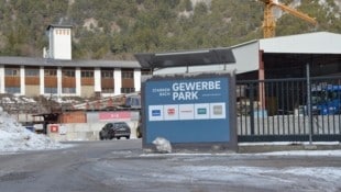 Hier sollen geschätzte 60 Millionen Pfandflaschen und -dosen für den Abtransport sortiert und ...