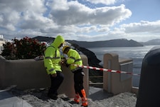 Statt Touristenansturm nun Geisterstadt: Etwa zwei Drittel der Inselbewohner haben Santorin bereits verlassen. (Bild: AFP)