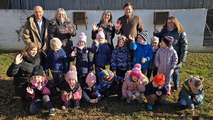Mayor Leo Radakovits (top left) shows even the youngest children how important animal and ...