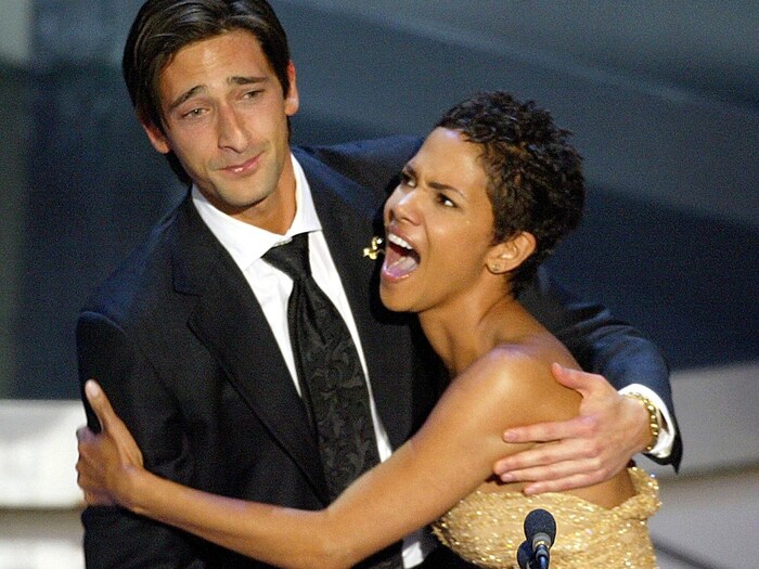 Adrien Brody überrumpelte Halle Berry mit seinem Kuss. Die Schauspielerin gab später zu, dass ...