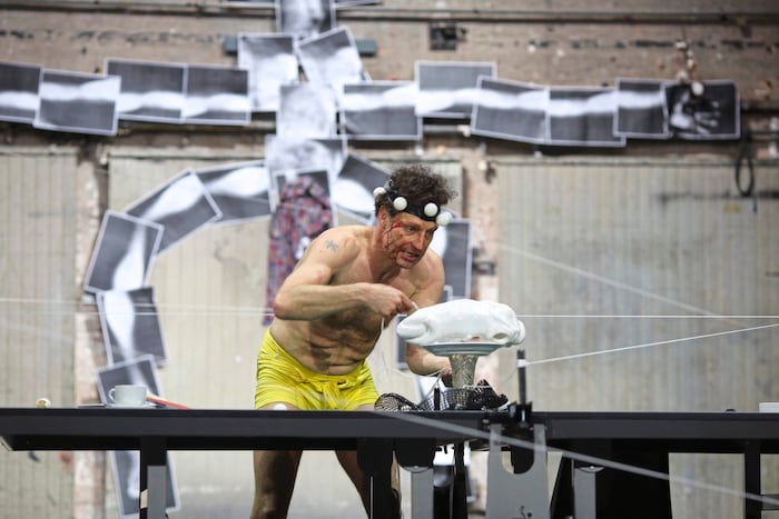 Beeindruckend: Joachim Meyerhoff im Wiener Akademietheater 2017 in „Die Welt im Rücken“.