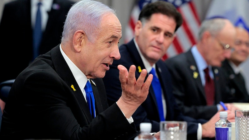 Der israelische Regierungschef Benjamin Netanyahu hält sich derzeit in den USA auf. (Bild: Getty Images via AFP/GETTY IMAGES/CHIP SOMODEVILLA)