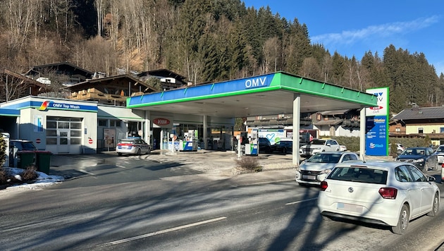 In dieser Tankstelle in Kitzbühel kam es zur schweren Körperverletzung. (Bild: ZOOM Tirol)