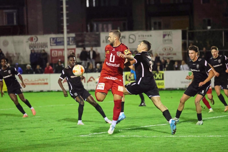 Sandro Djuric (in rot). (Bild: Tröster Andreas/ANDREAS TROESTER)