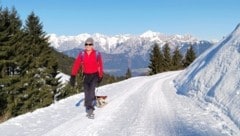 Beim Zustieg hat man das Karwendel im Rücken, beim Rodeln fahren wir darauf zu. (Bild: Peter Freiberger)