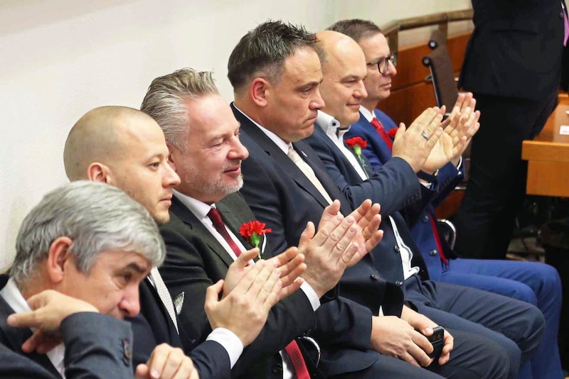 Former 2nd President of the Provincial Parliament Walter Temmel, National Councillor Maximilian Köllner (SPÖ), former Federal Councillor Jürgen Schabhüttl and the future representatives in the Federal Council, Thomas Karacsony (FPÖ), Mario Trinkl (SPÖ) and Thomas Schmid (SPÖ). (Bild: Reinhard Judt)