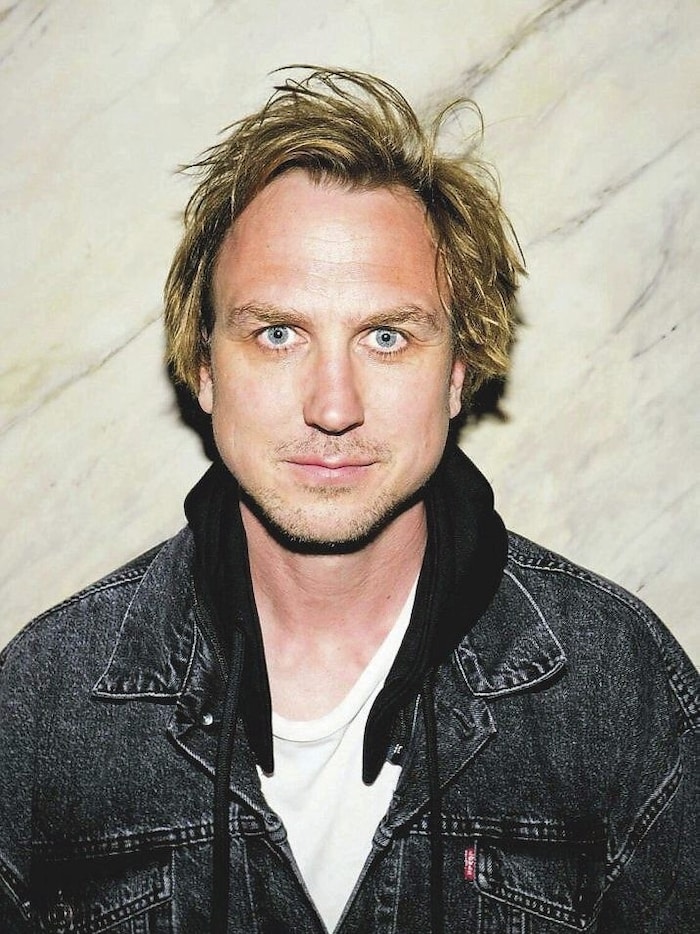 Lars Eidinger spielt mit.