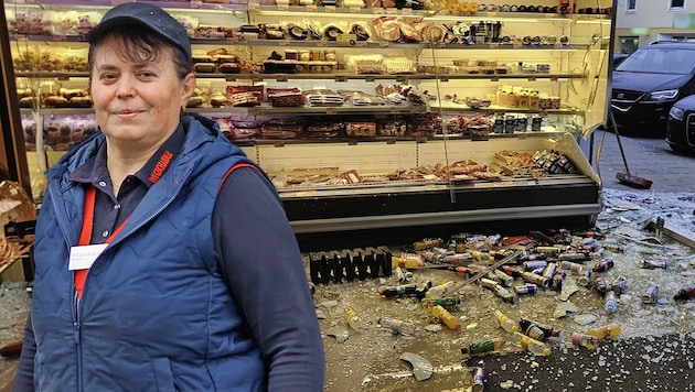 A field of rubble remained after the accident. Dusanka Milic escaped with a shock. (Bild: Krone KREATIV/Verkäuferin: Mathias Lauber/laumat.at Geschäft: FF Traun)