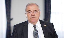 Die Ermittlungen wegen mutmaßlicher Falschaussage gegen Wolfgang Brandstetter laufen gesondert ...