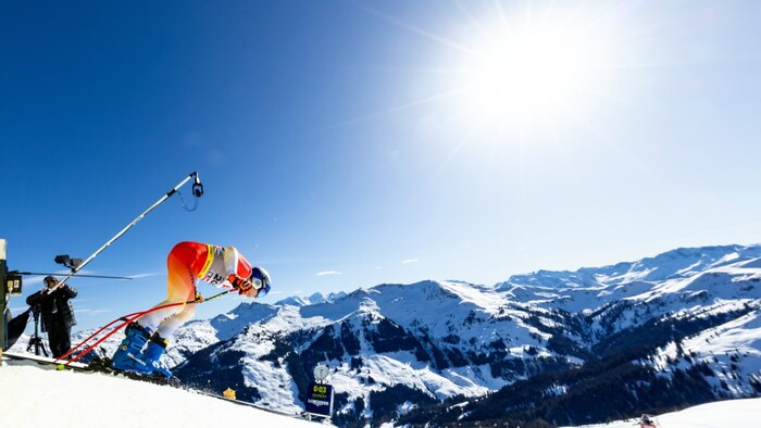 The Swiss is the big favorite at the start in the Salzburg landscape.