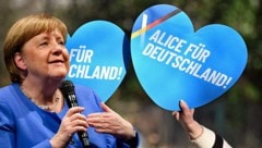 „Wir schaffen das!“: Ihre Grenzöffnung für Migranten wird Angela Merkel ewig nachhängen. (Bild: Krone KREATIV/APA/AFP/Gregor Fischer, APA/Kirill KUDRYAVTSEV)