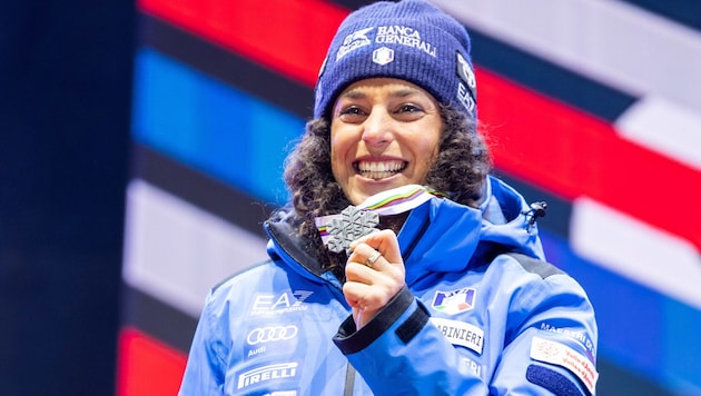 Federica Brignone mit ihrer Silbermedaille. (Bild: GEPA/GEPA pictures)