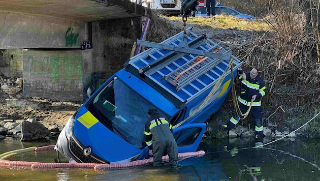 Der Lenker hatte großes Glück. (Bild: FF Gleisdorf)