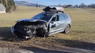 Das schwer beschädigte Fahrzeug