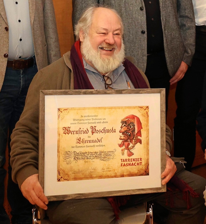 Der Chef der Kreativabteilung, Wernfried Poschusta, bekam für seine „Einfälle“ die Ehrennadel ...