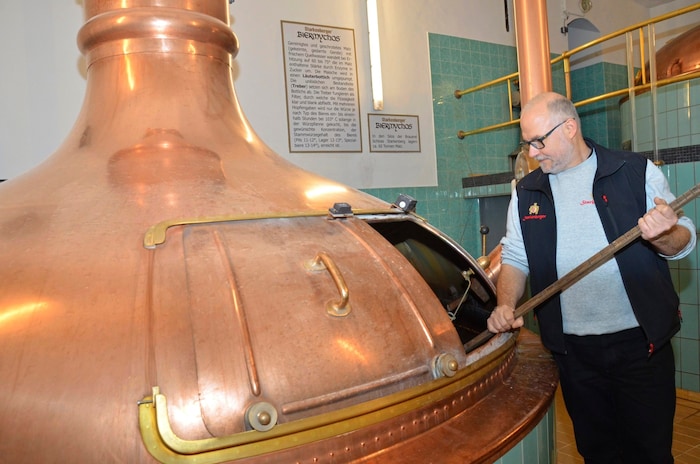 Braumeister Alex Zeischka hat das Geheimrezept.