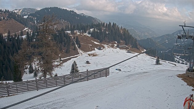 Am Niederalpl fehlt der Schnee, der Skibetrieb wurde für die aktuelle Saison eingestellt. (Bild: Webcam Niederalpl)